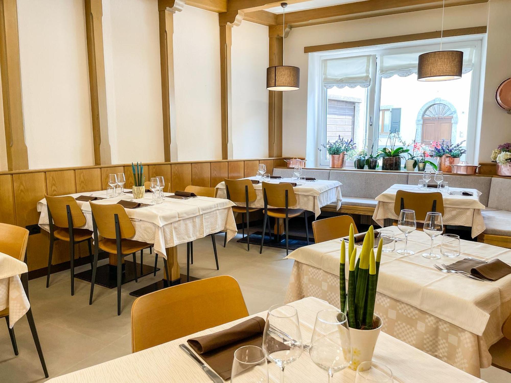Hotel Locanda Alla Perla Tiarno di Sotto Екстериор снимка