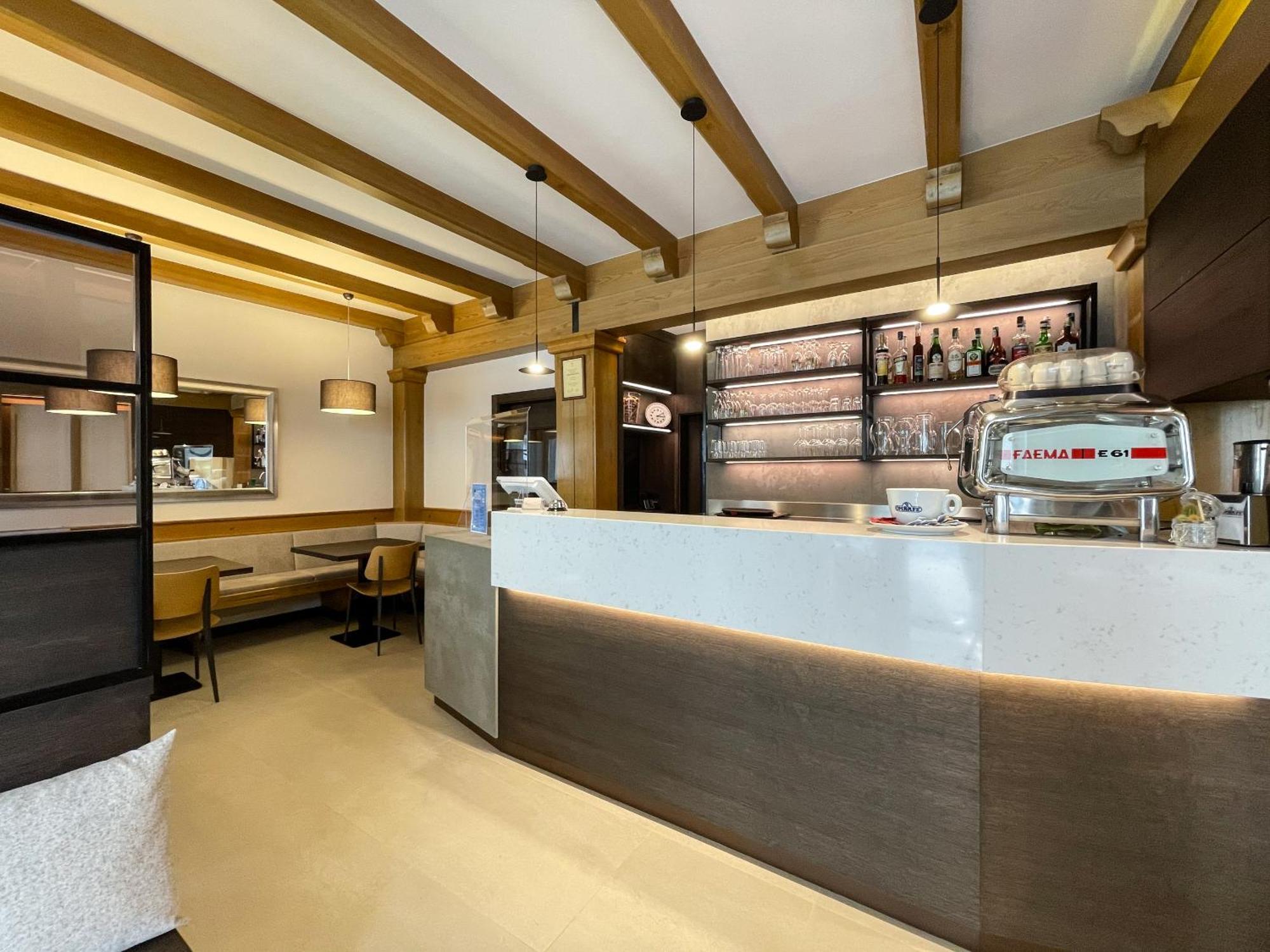 Hotel Locanda Alla Perla Tiarno di Sotto Екстериор снимка
