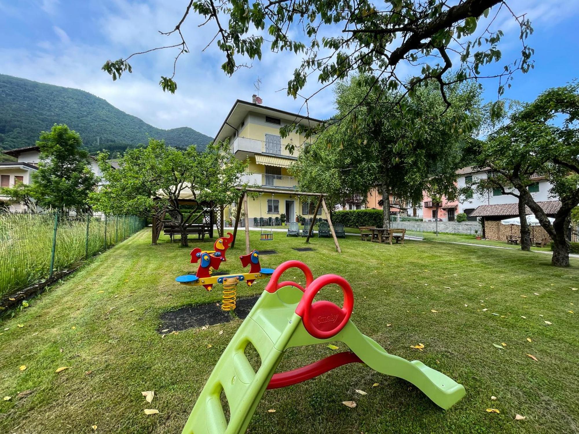 Hotel Locanda Alla Perla Tiarno di Sotto Екстериор снимка