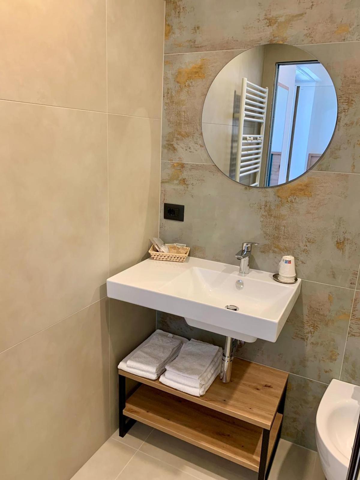 Hotel Locanda Alla Perla Tiarno di Sotto Екстериор снимка