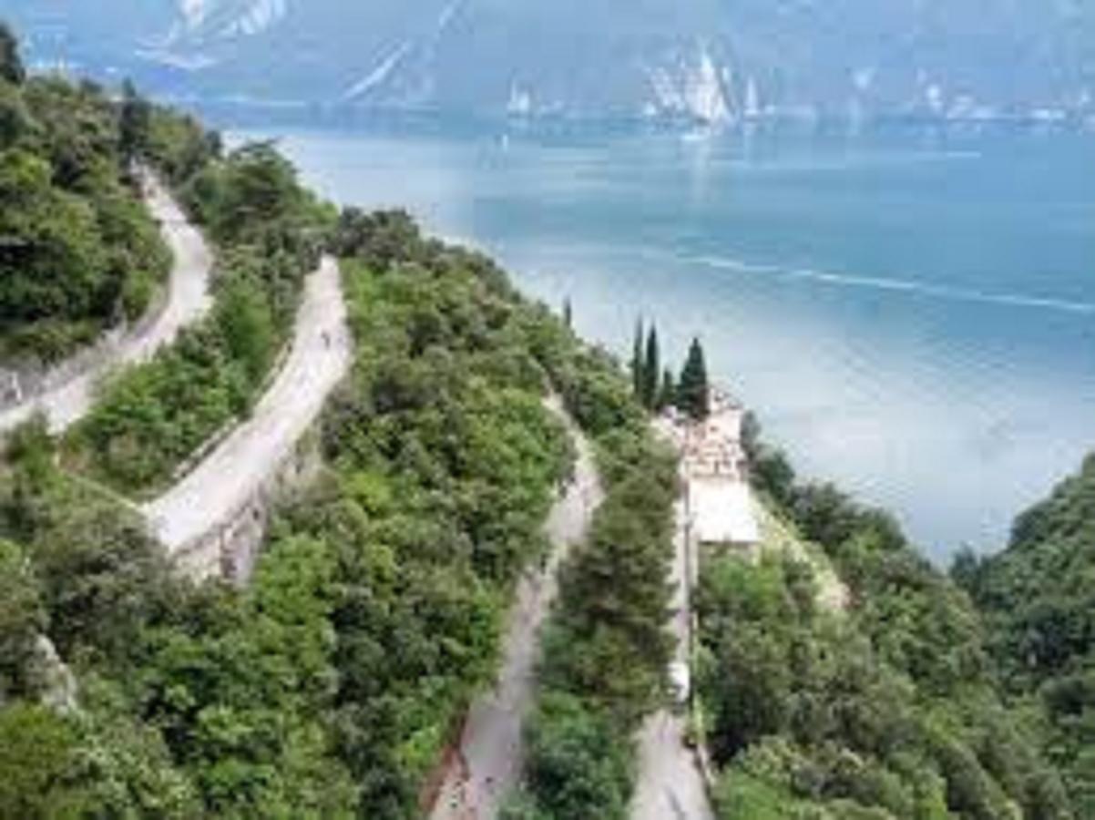 Hotel Locanda Alla Perla Tiarno di Sotto Екстериор снимка